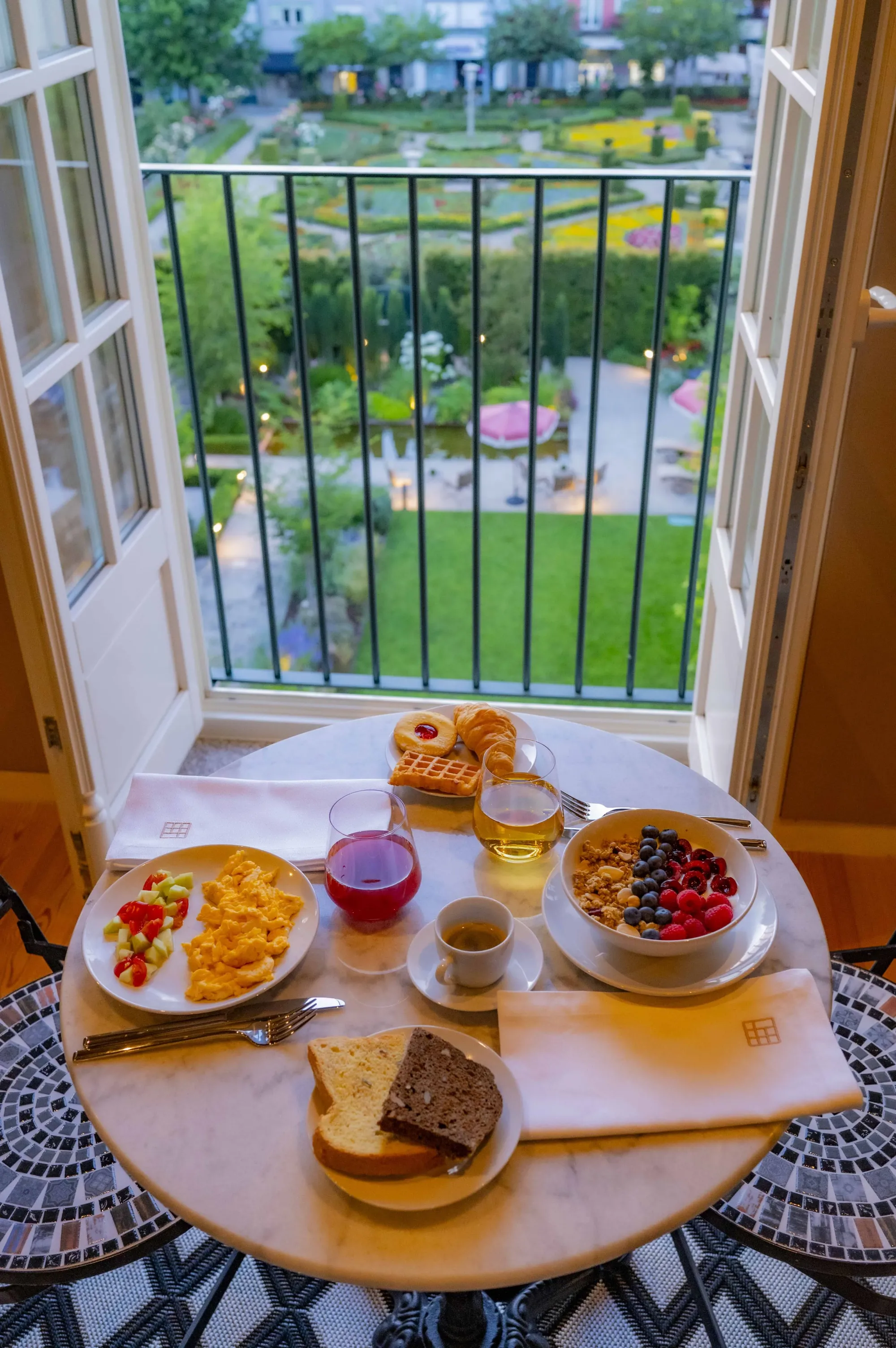 Sala do pequeno-almoço no último piso do Senat, com vista sobre Braga