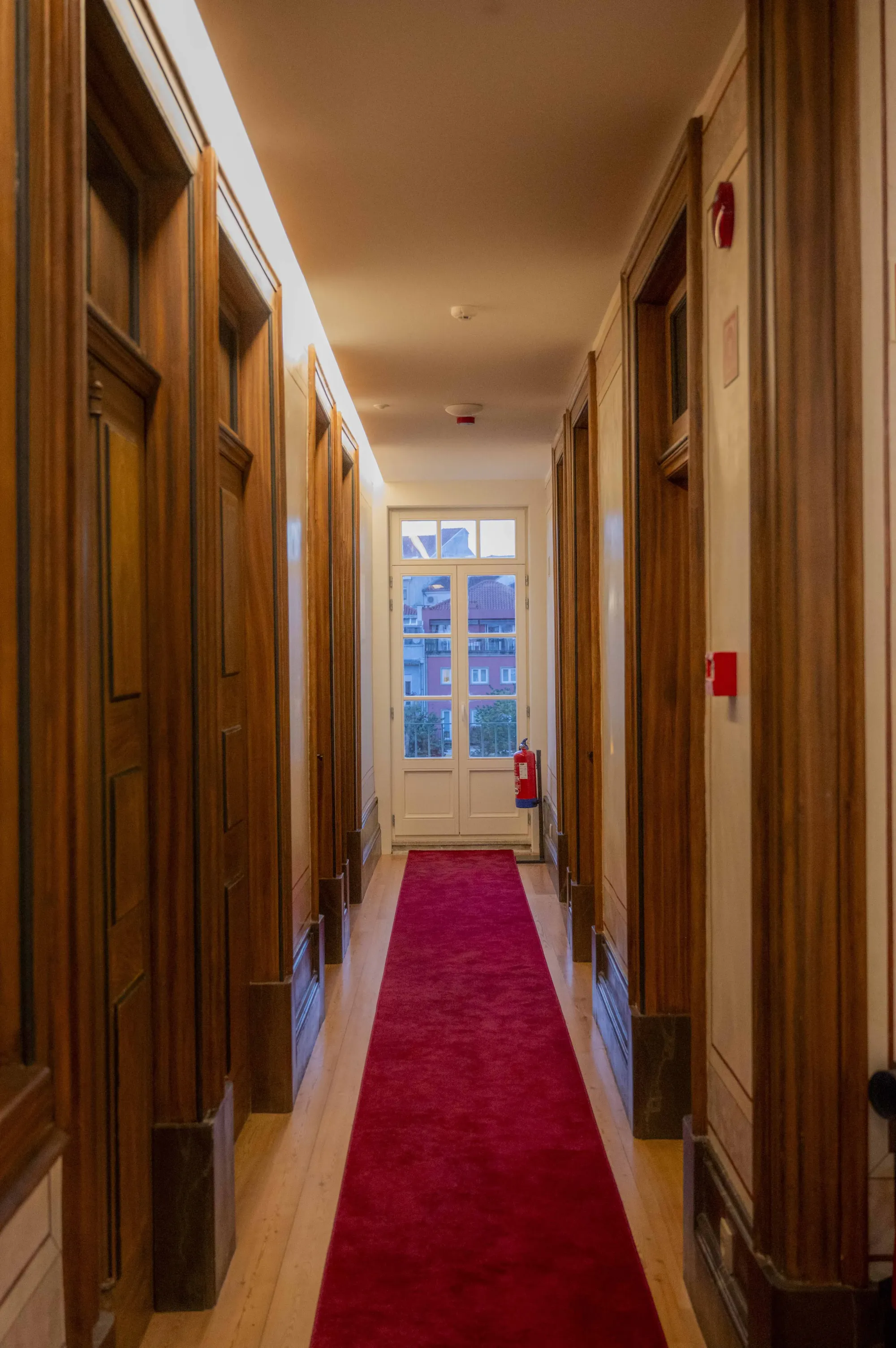 Portas e rodapés de madeira originais recuperados, Senat